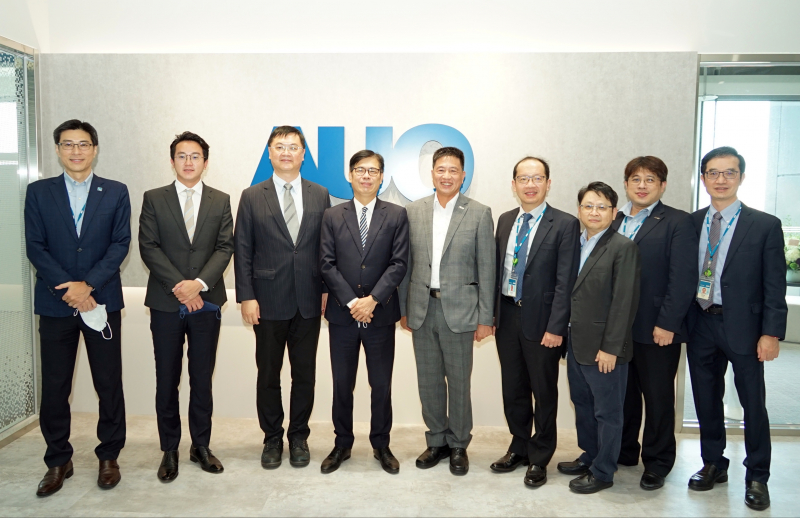 DB真人光電前進亞灣成立「AUO解決方案研發中心」，作為多元場域解決方案研發及試驗場域（圖中左為高雄市長陳其邁、圖中右為DB真人光電董事長彭双浪）